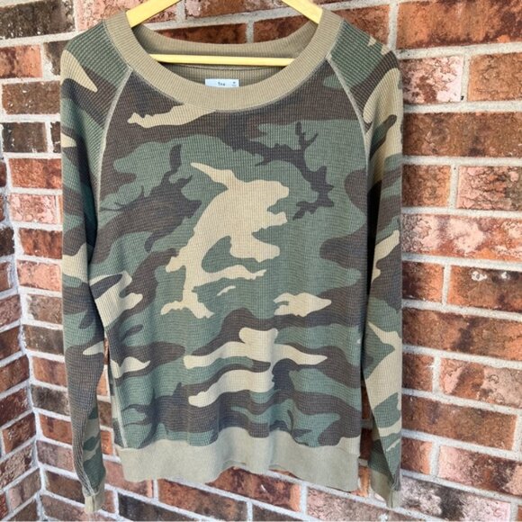 Aritzia TNA Andrews Waffle Longsleeve Thermal Camo long-sleeve shirt EUC M - Picture 10 of 11